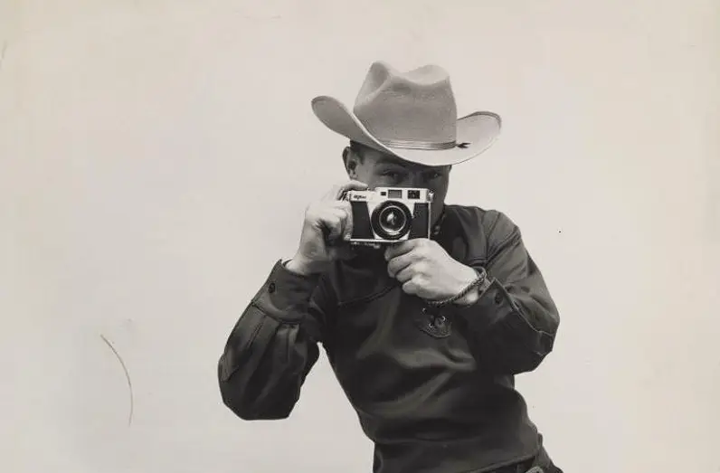 L’esthétique Western dans la Photographie de Mode : Une Histoire Visuelle