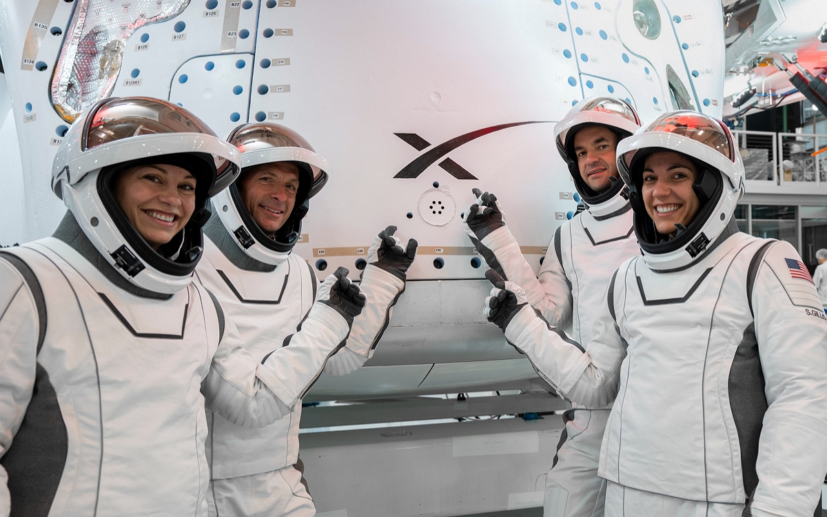 SpaceX dévoile son nouveau costume EVA pour les astronautes privés