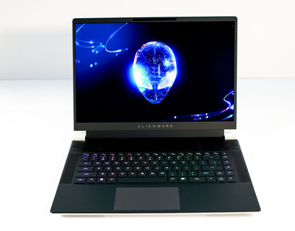 image d'un des meilleurs ordinateurs portables de jeu en 2024 l'Alienware x16 R2