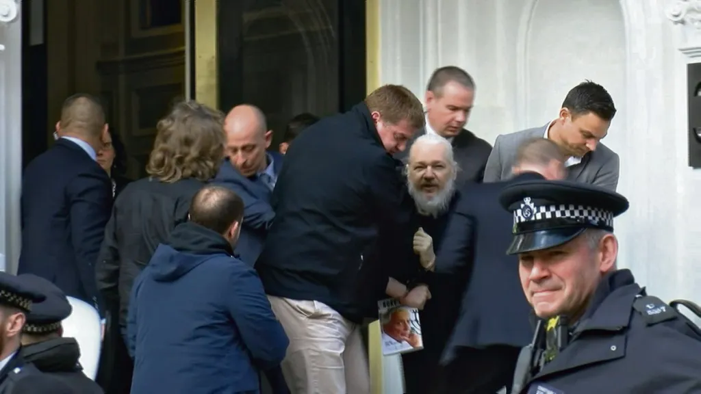 image de l'arrestation de Julian Assange