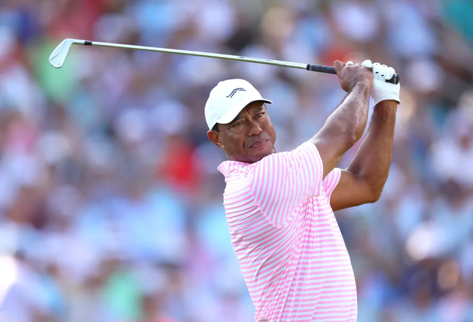 Tiger Woods brille à l’US Open 2024 malgré des greens redoutables