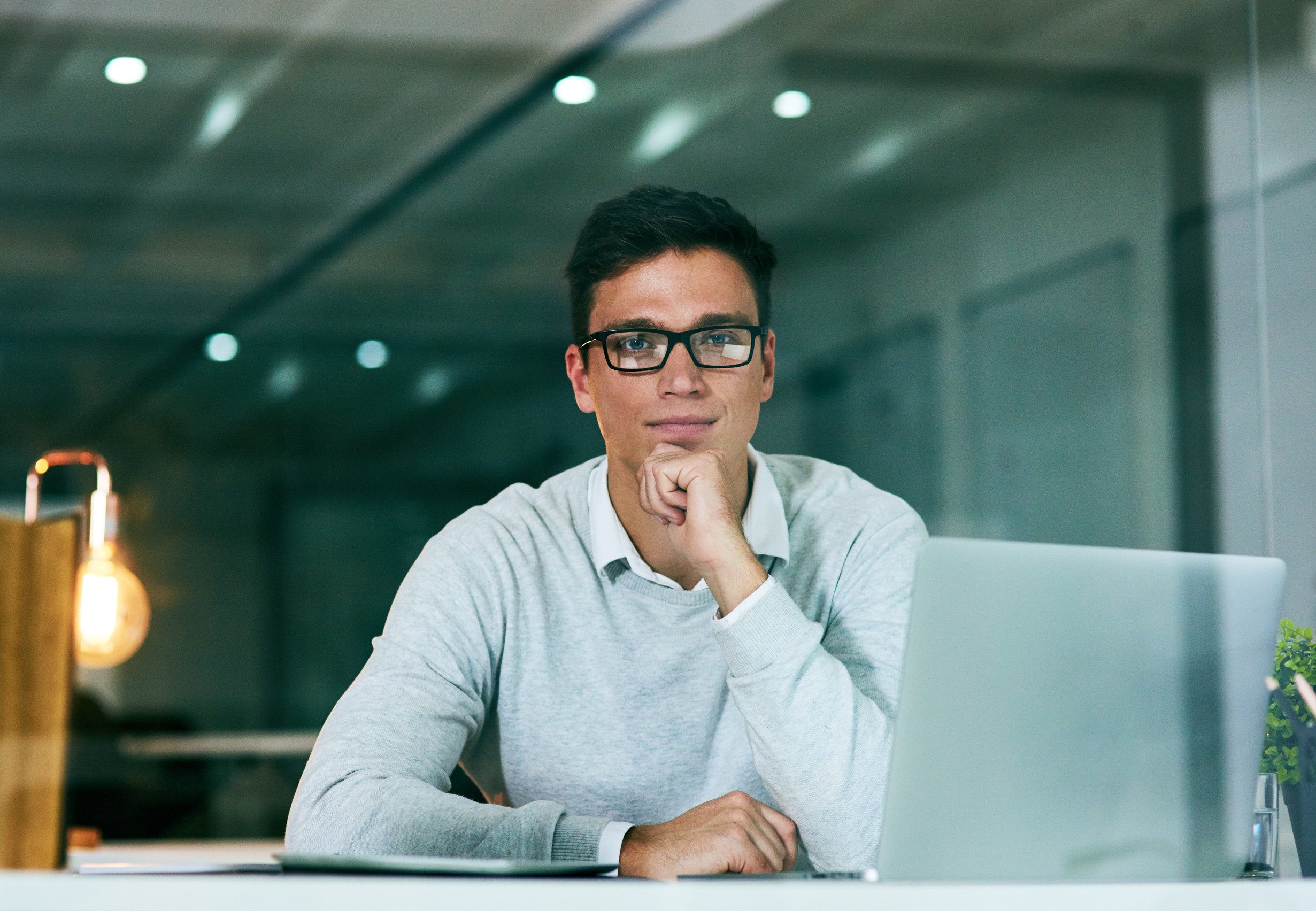 Consultant freelance ou agence web : quelle solution pour la création et le référencement de votre site à Bordeaux ?