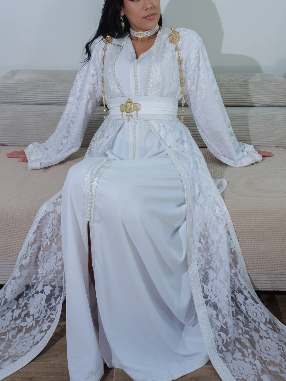 Le Caftan Blanc : Élégance intemporelle et stratégie d’entreprise